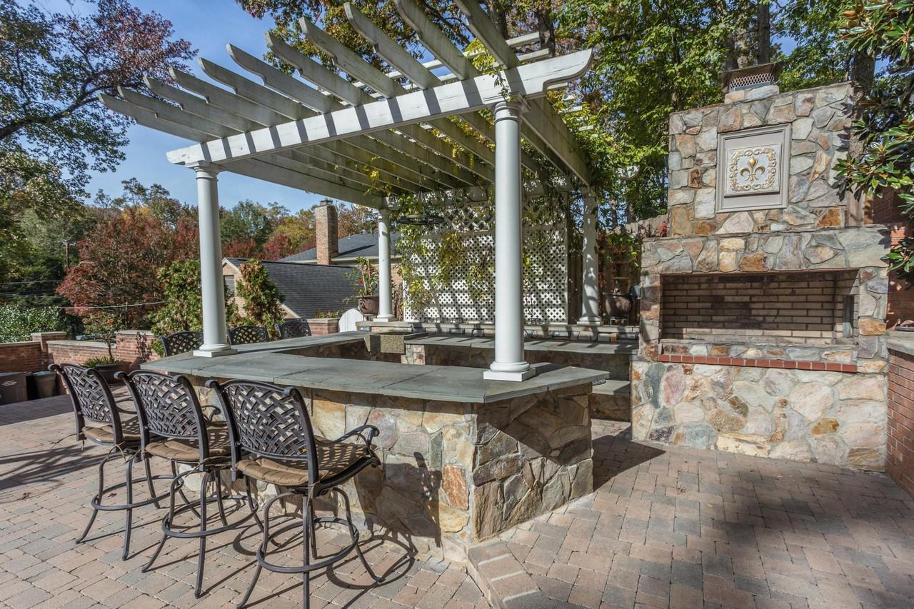 7305 Fort Hunt Rd - Photo 2 of 30