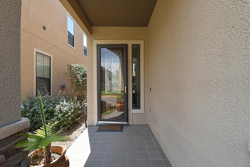 3010 Royal Oaks Crest - Photo 3 of 26