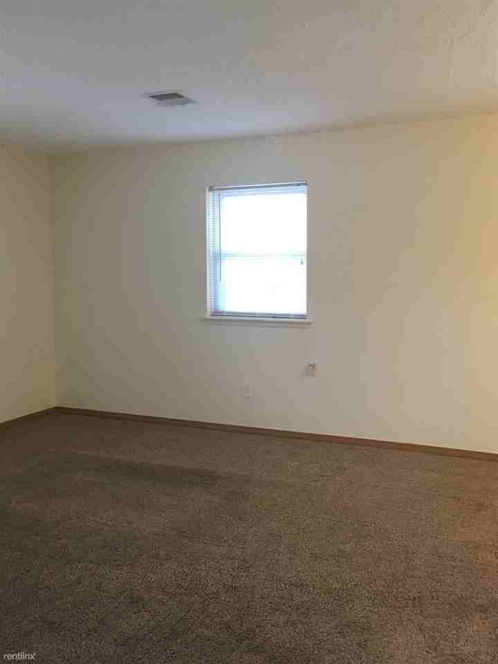 2612 NW 57th St - Photo 3 of 20