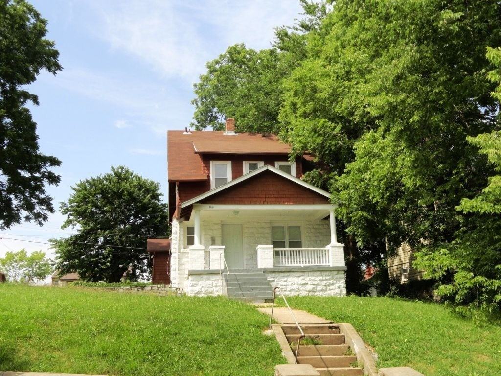 3844 E 60th Terrace - Photo 2 of 14