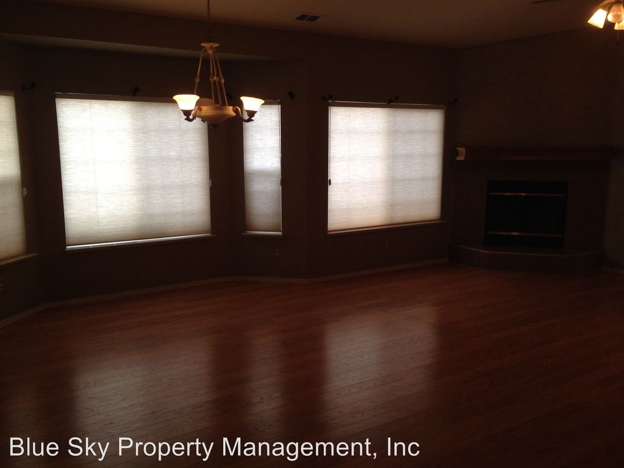 32608 Montgomery Dr - Photo 3 of 21