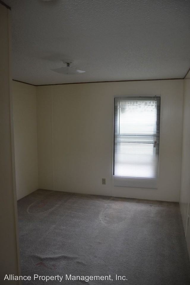 808 S Elm St - Photo 3 of 7