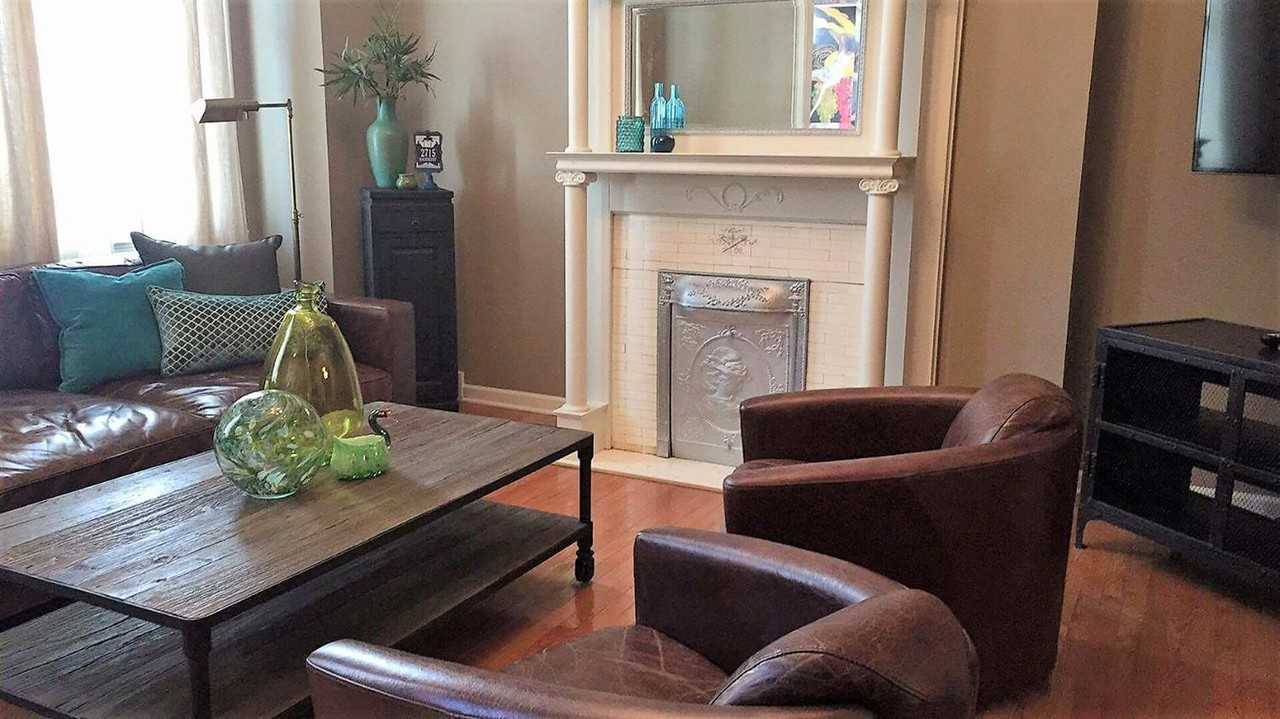 2715 Hackberry St - Photo 2 of 18