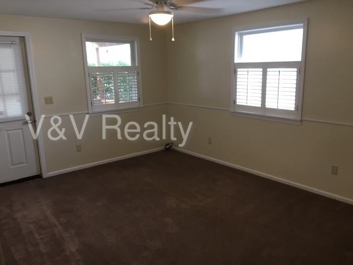 216 Norwood Ave - Photo 3 of 12