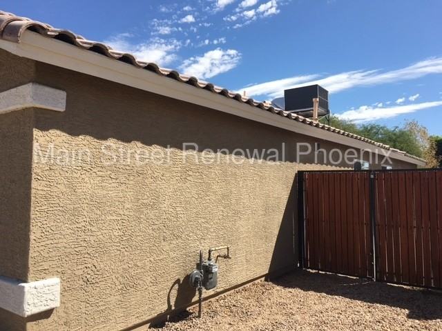 7049 N 41st Ln - Photo 3 of 33