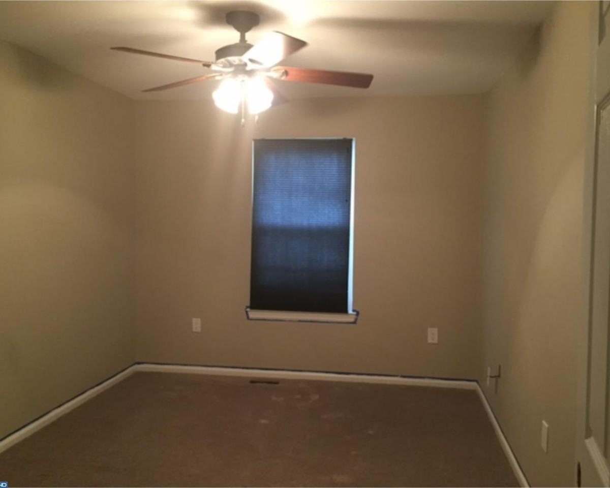 1009 Mews Dr - Photo 3 of 10