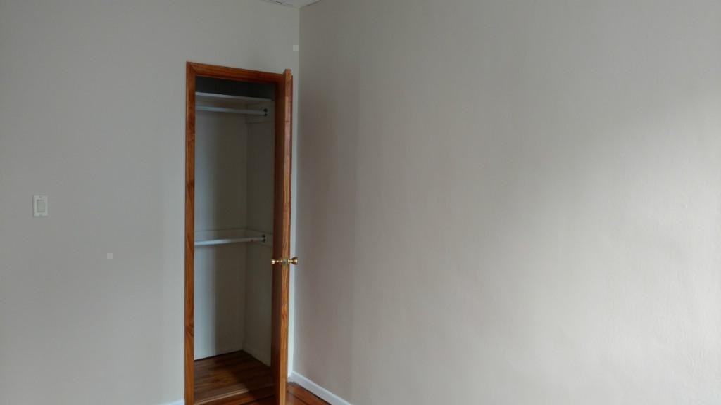 1502 E 4th St 1R - Photo 3 of 6