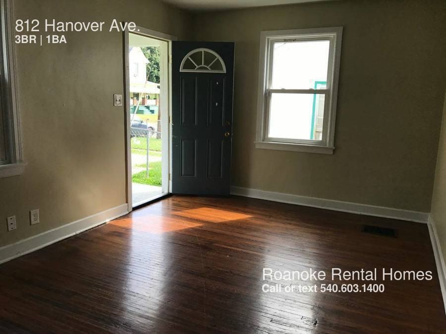 812 Hanover Ave NW - Photo 2 of 17