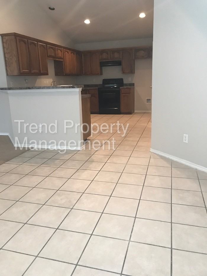 1117 Browntop St - Photo 3 of 10