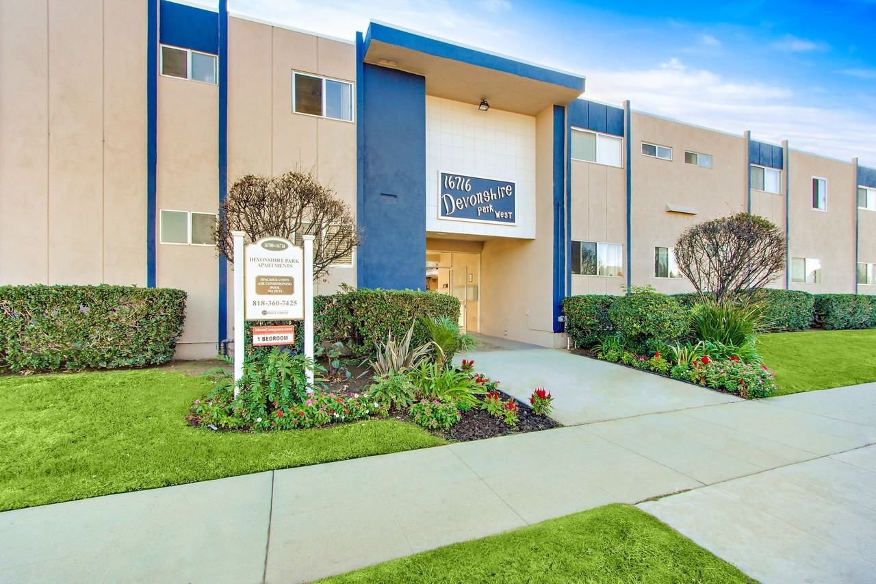 Devonshire Apartments - Photo 2 of 9