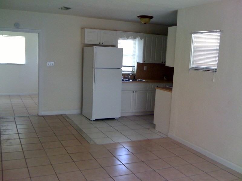 3320 NW 17th Ct - Photo 3 of 4