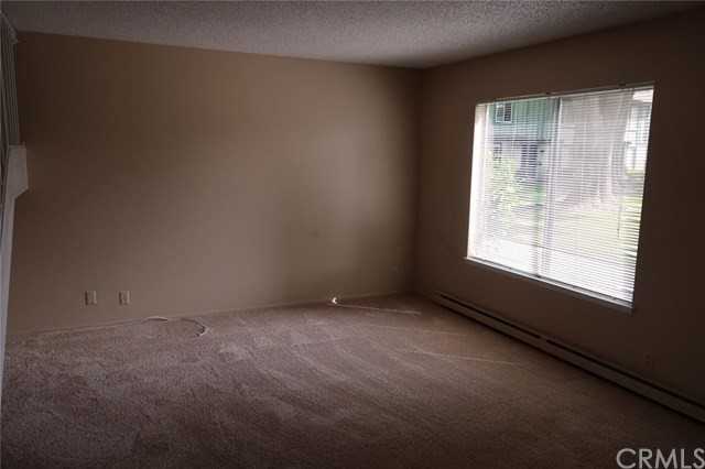 110 Carriage Dr #E - Photo 2 of 7