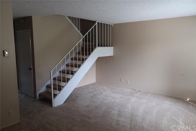 110 Carriage Dr #E - Photo 3 of 7