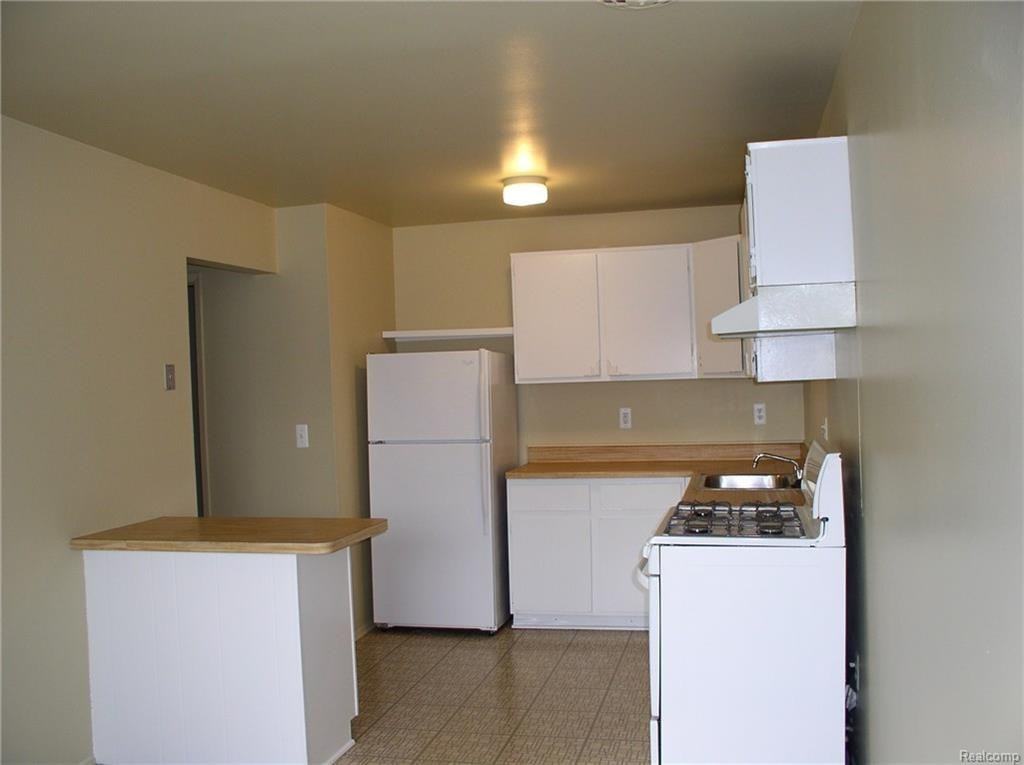 24887 Mayfair St - Photo 2 of 5