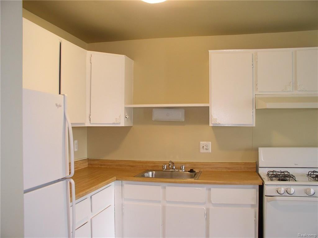 24887 Mayfair St - Photo 3 of 5