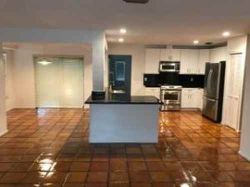 9800 NW 10th St - Photo 3 of 8