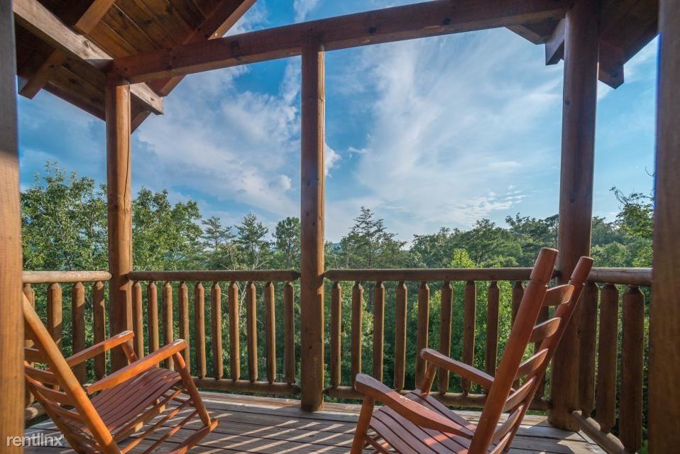 2738 Cats Paw Ln - Photo 2 of 17