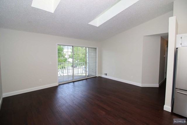 1137 Sycamore Ln - Photo 2 of 22