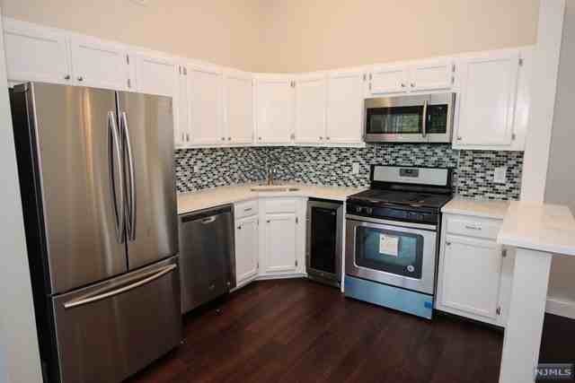 1137 Sycamore Ln - Photo 3 of 22