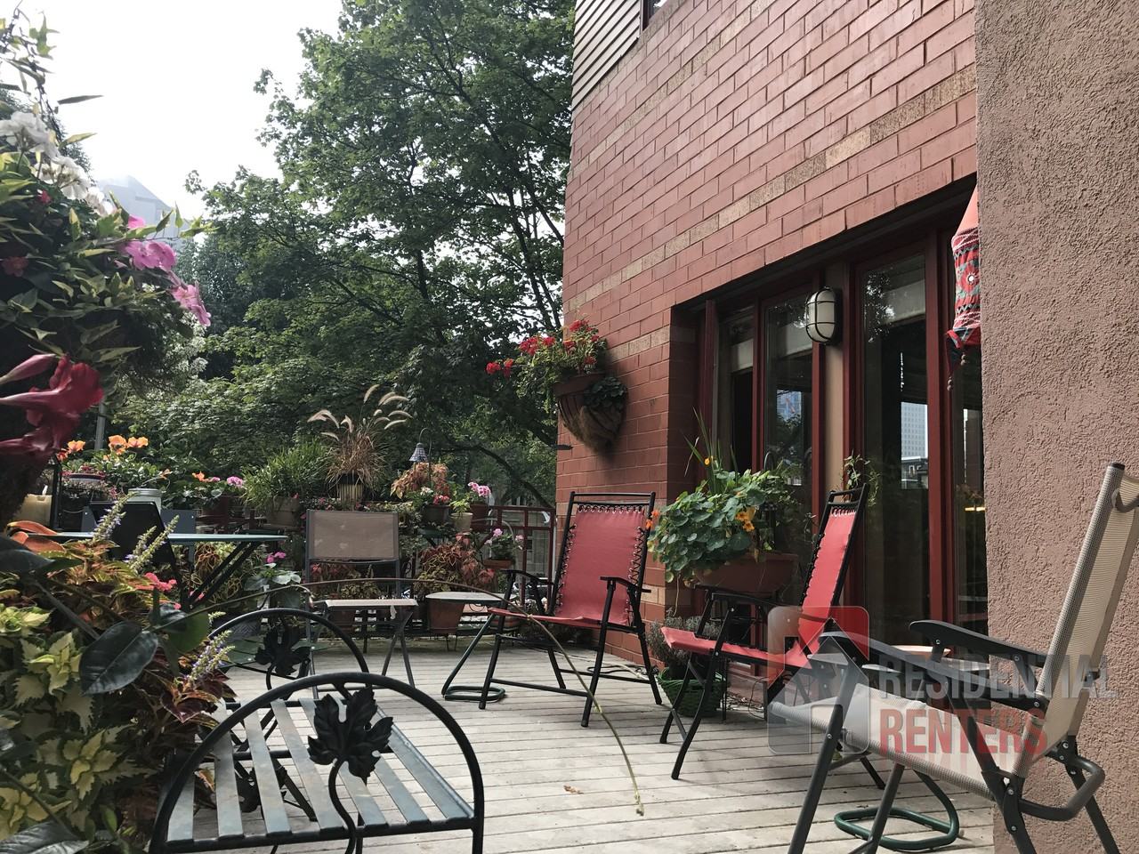 814 East Kilbourn Avenue - Photo 2 of 25