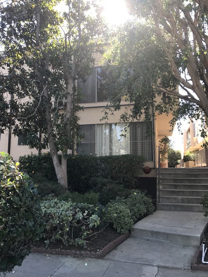 7606 Hampton Avenue - Photo 3 of 30