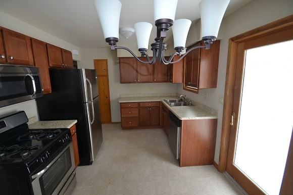 1641 Bush Ave - Photo 2 of 10