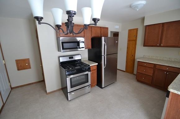 1641 Bush Ave - Photo 3 of 10