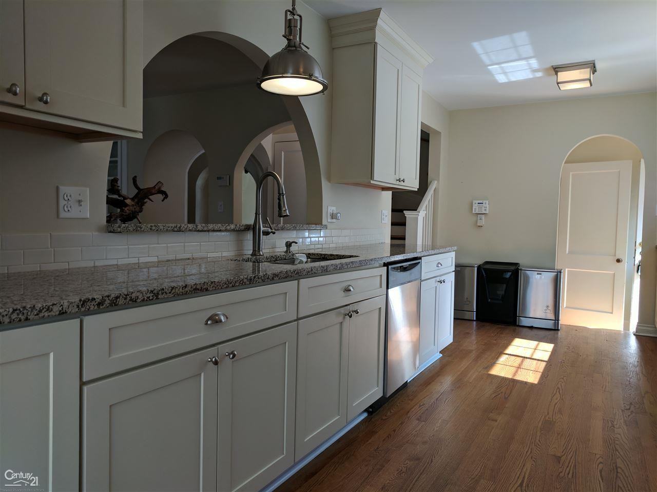 611 Fisher Rd - Photo 3 of 32