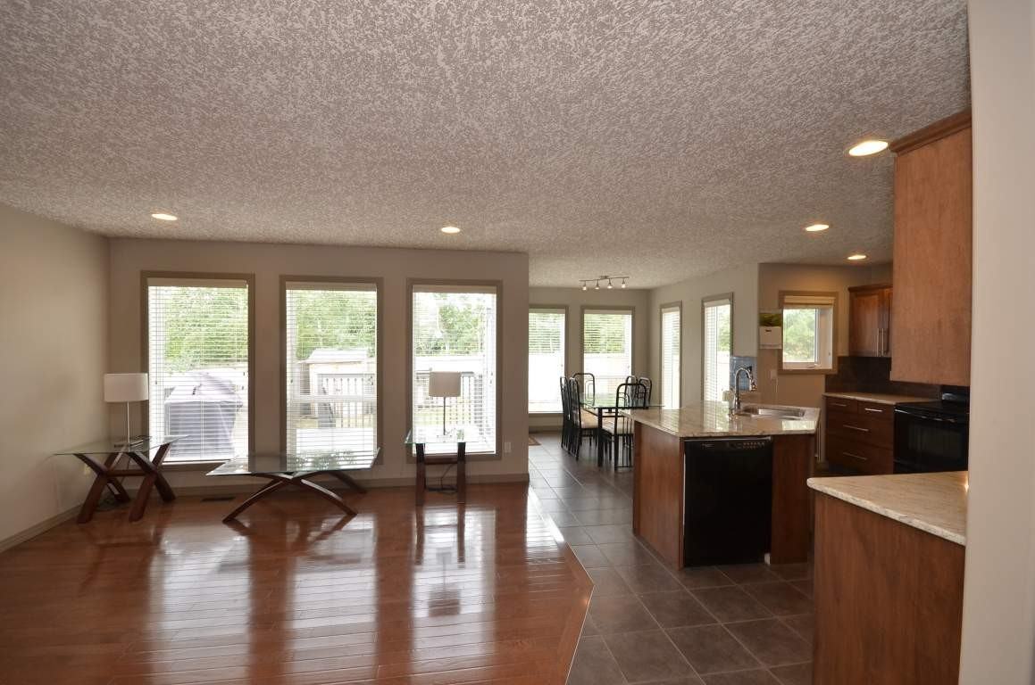 810 Lawrence Court Apartments 810 Lawrence Crt Nw, Edmonton, AB T6R