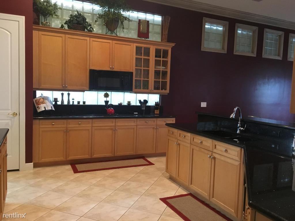 8107 Valhalla Dr - Photo 3 of 15