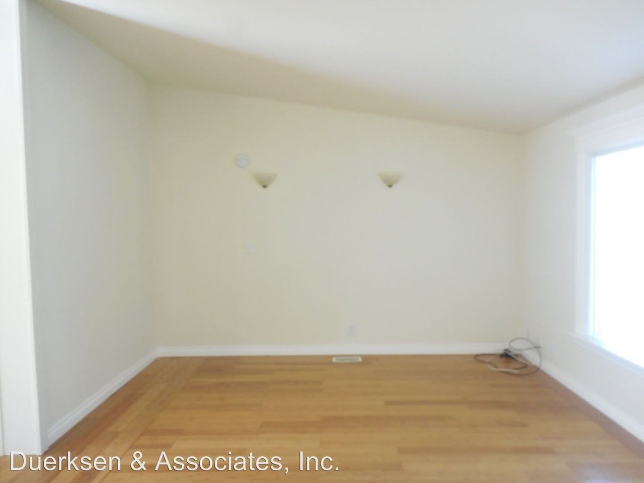 335 N 8th St - Photo 2 of 8
