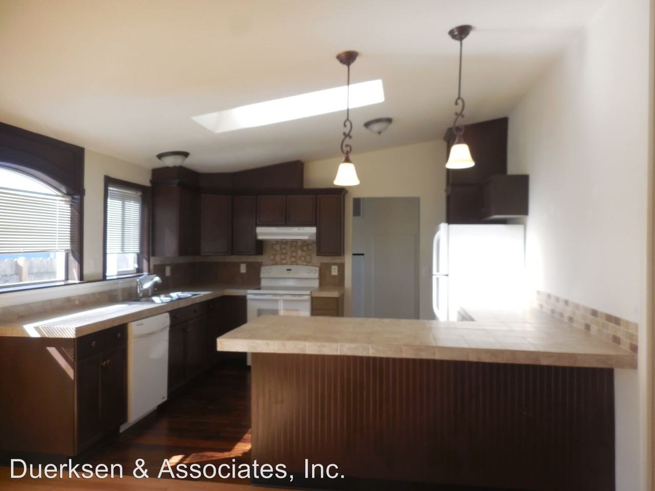 335 N 8th St - Photo 3 of 8