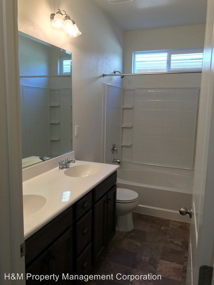 1243 Steinbeck Dr - Photo 3 of 9