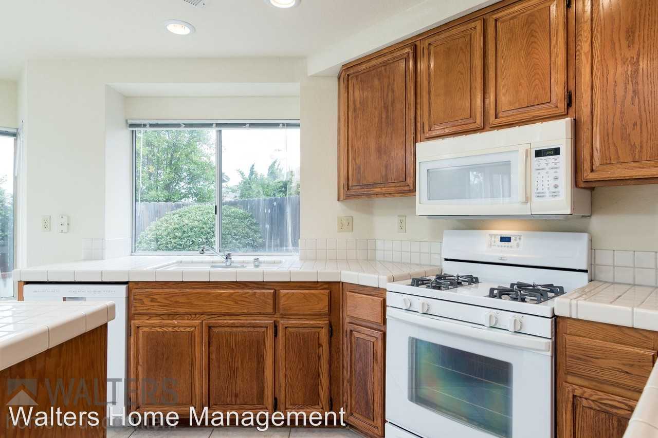 14864 Fox Hunt Ln - Photo 3 of 14