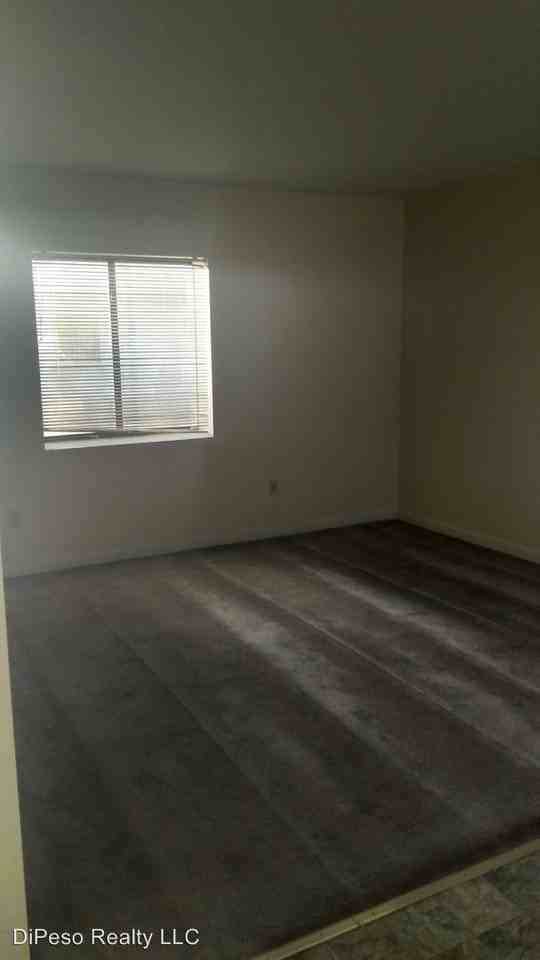 255 W Grant St - Photo 3 of 15