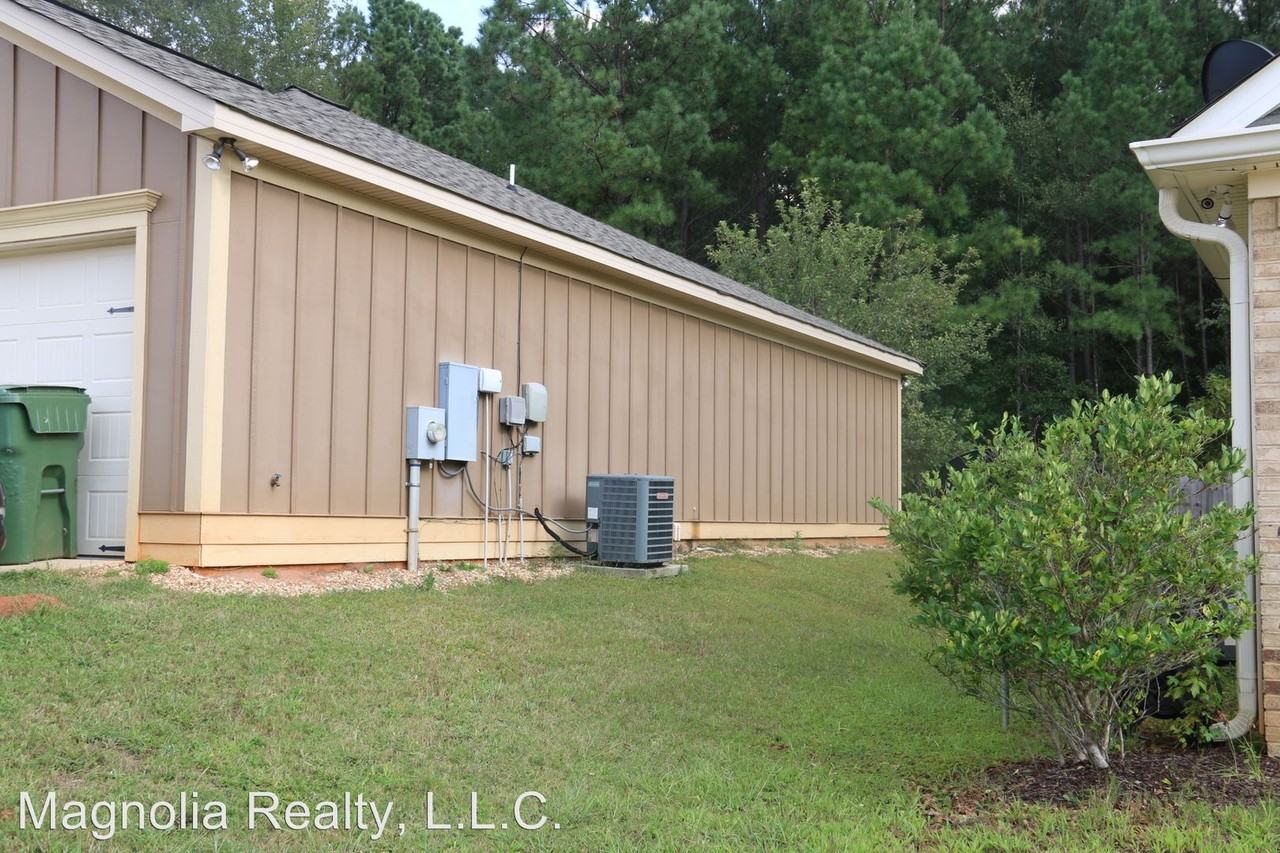 2415 Northtowne Dr - Photo 3 of 18