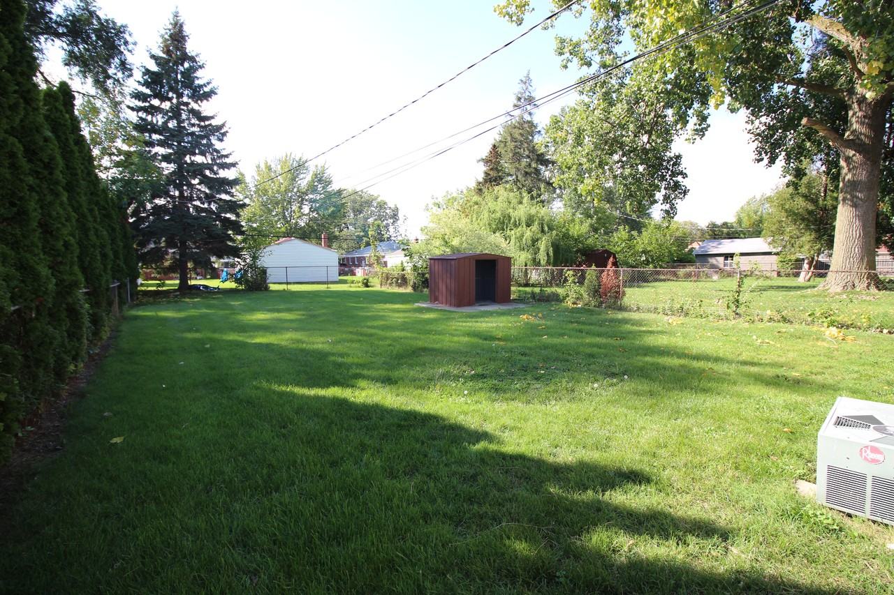 22045 Piper Ave - Photo 2 of 12