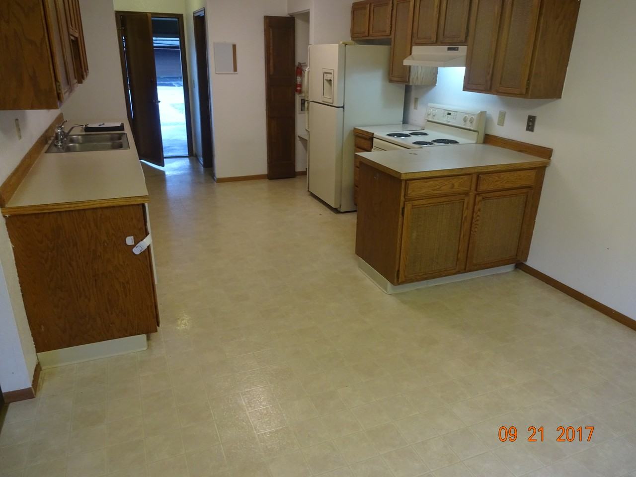 3021 Brookview St - Photo 3 of 9
