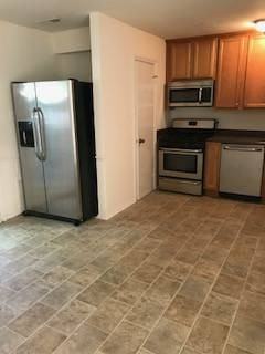 821 Pleasant St - Photo 2 of 4