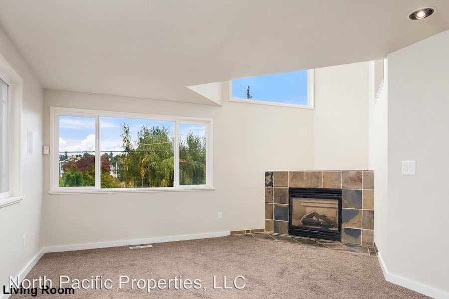 2813 22nd Ave W - Photo 2 of 21