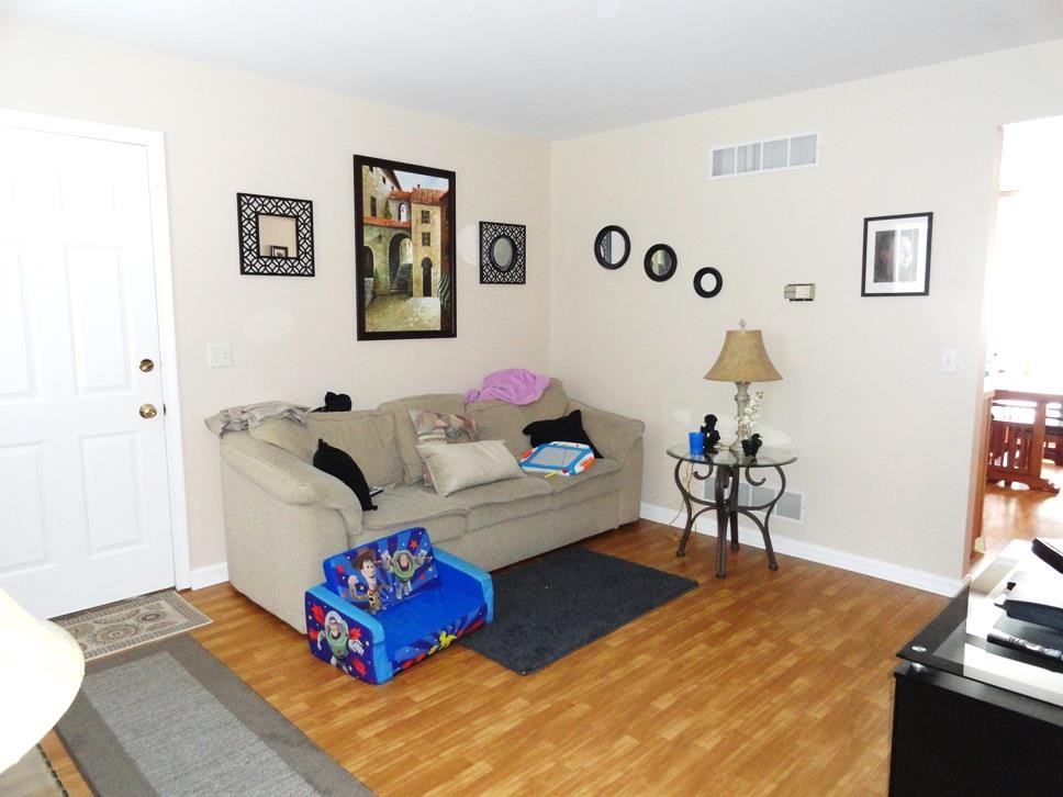 240 Morgan Dr - Photo 3 of 14