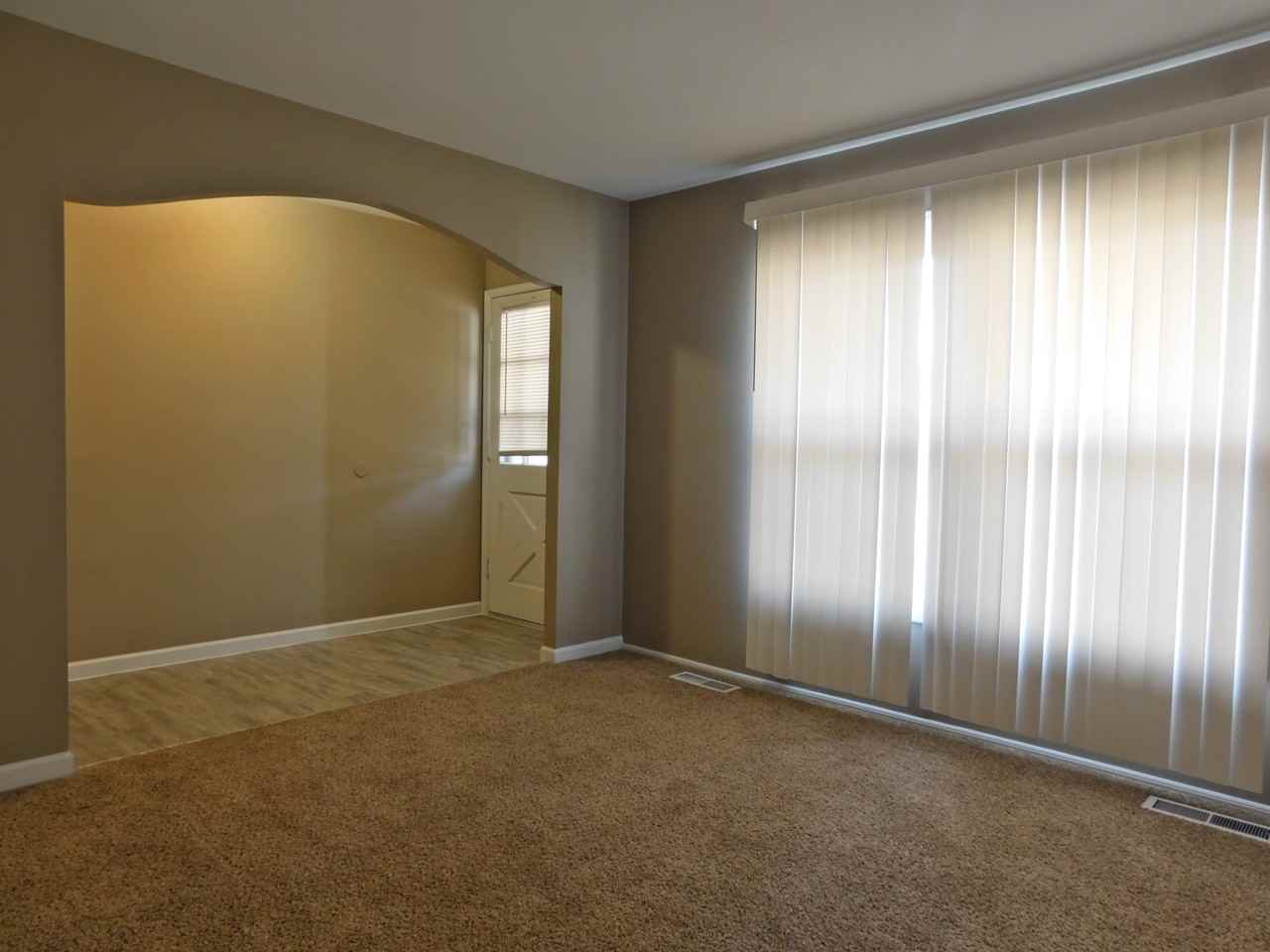 1424 Woodpath Dr - Photo 3 of 21