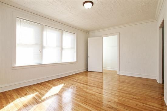 8057 S Laflin Ave - Photo 2 of 6