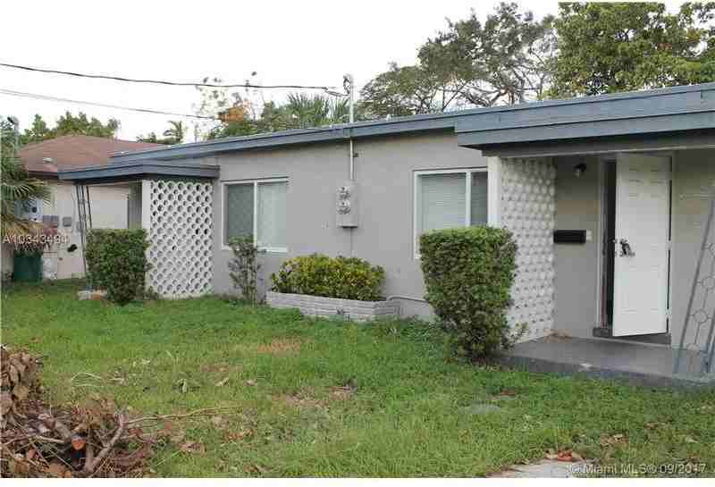 2821 SW 39th Ave - Photo 2 of 8
