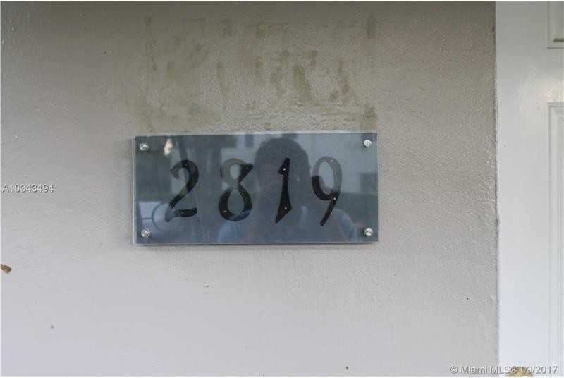 2821 SW 39th Ave - Photo 3 of 8