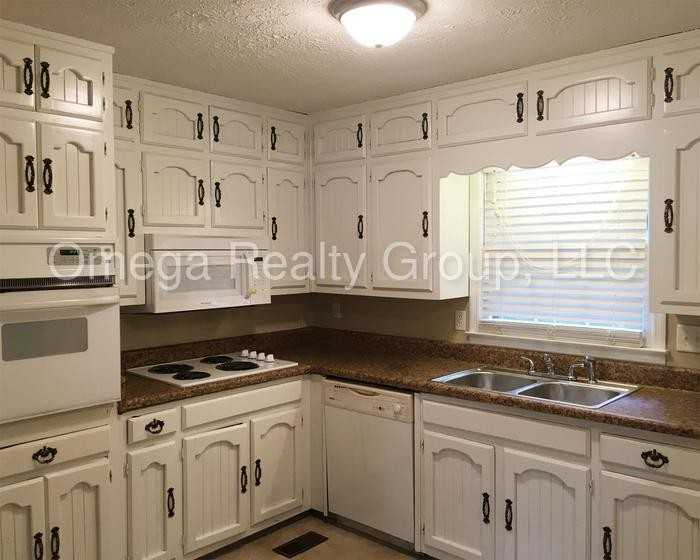 101 Briarwood Dr - Photo 2 of 10