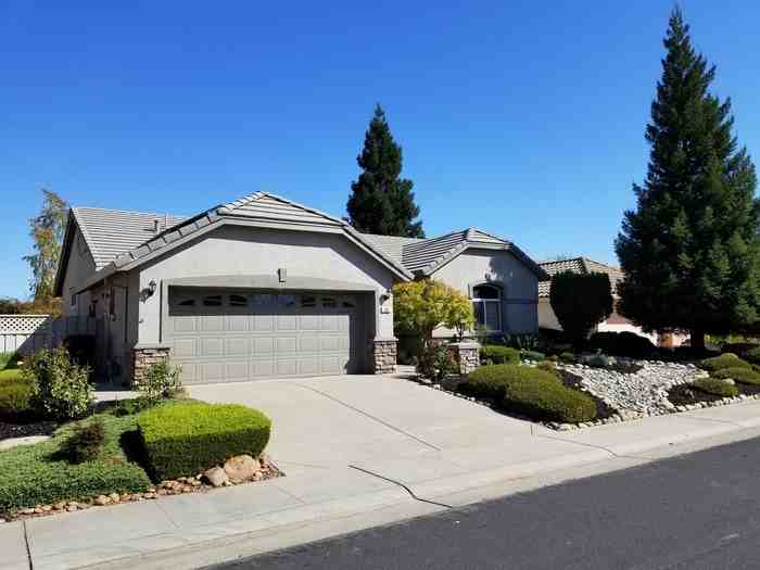 109 Siggens Ct - Photo 2 of 13