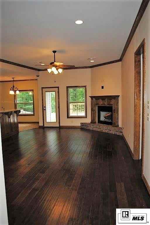 301 White Oak Ln - Photo 3 of 19