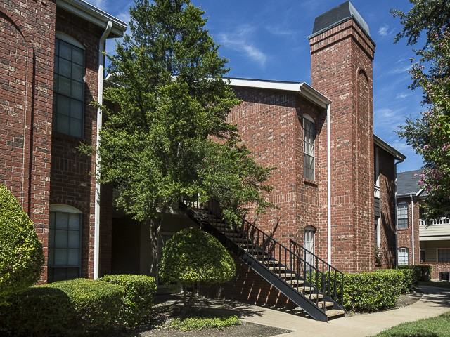 Crestmont Reserve Apartment Homes - Photo 2 of 27