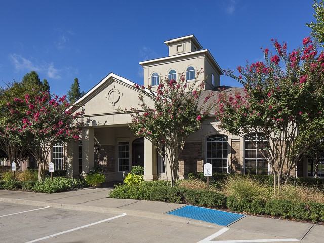 Towne Crossing Apartments - Photo 2 of 26